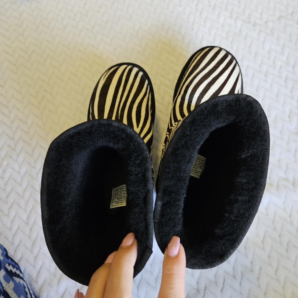UGG Australia Classic Short Exotic Zebra Boots 1002790 Size 5 - Picture 7 of 13